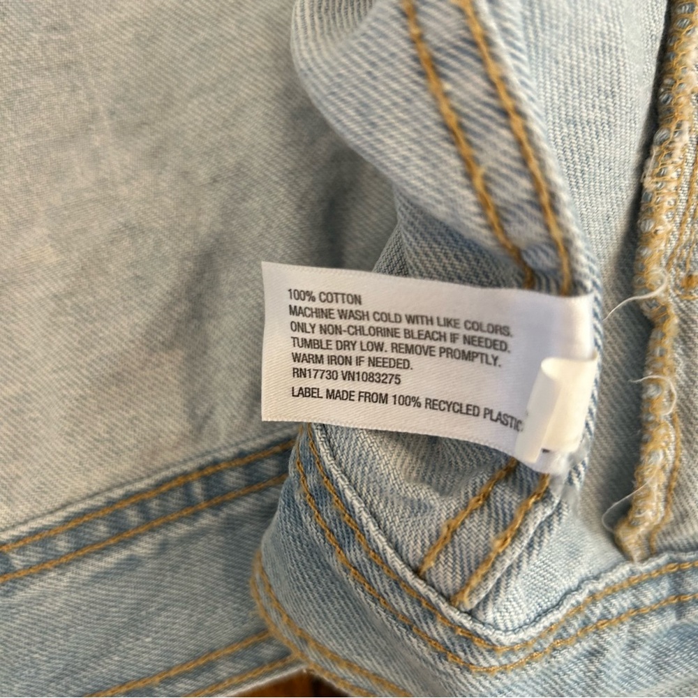 Mossimo Light Wash Denim Jacket EUC - Picture 6 of 8